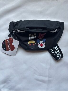 PIGGY - Piggy Characters Fanny Pack Bag (Hands-Free Pouch w/ 3D Charm, Youth)